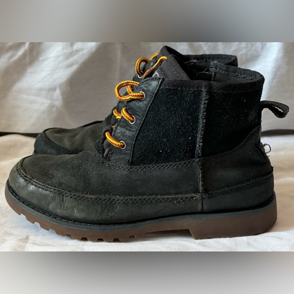 Kids UGG Bradley Ankle Boots Side Zippers Size 2 Black
